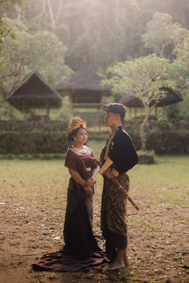rev-slideshow-1-Tari-Yogi